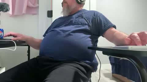 Allergictolove online show from 04-03-26, 01:36