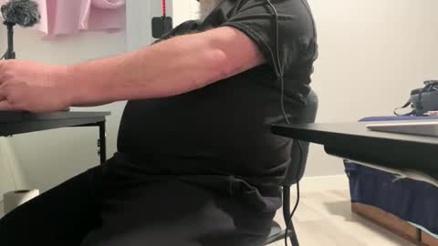 Allergictolove online show from 04-04-26, 03:20