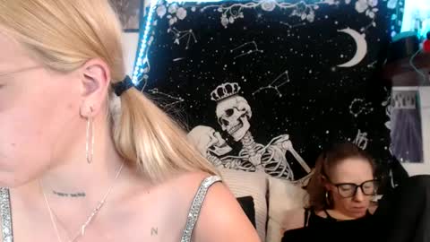 Snapshot of allforthedxll chatting on 03-11-25, 11:01 allforthedxll online show from 03-11-25, 11:01