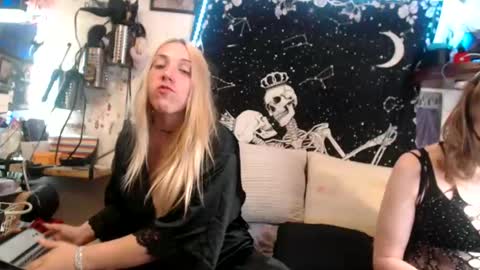 Snapshot of allforthedxll chatting on 03-11-25, 02:07 allforthedxll online show from 03-11-25, 02:07