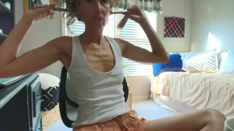 Snapshot of allgood4u chatting on 06-11-26, 10:52 wishlist on bio online show from 06-11-26, 10:52
