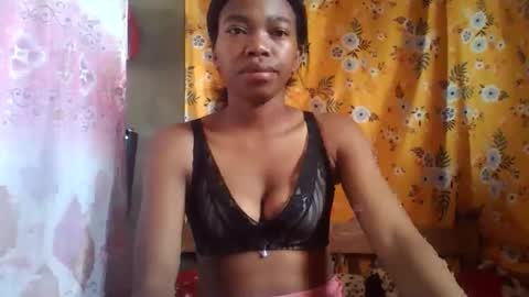 Snapshot of alliciax632770 chatting on 11-24-25, 11:43 alliciax632770 online show from 11-24-25, 11:43