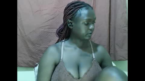 Snapshot of allie_quin chatting on 10-27-25, 10:52 Allie online show from 10-27-25, 10:52