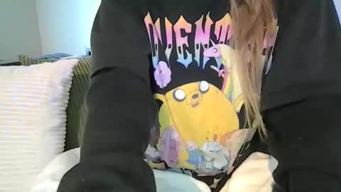 alliebearx online show from 04-25-26, 03:53