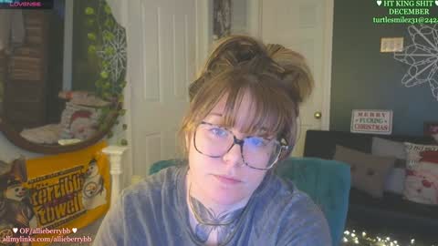 Snapshot of allieberrybb chatting on 12-12-24, 07:37 bb online show from 12-12-24, 07:37