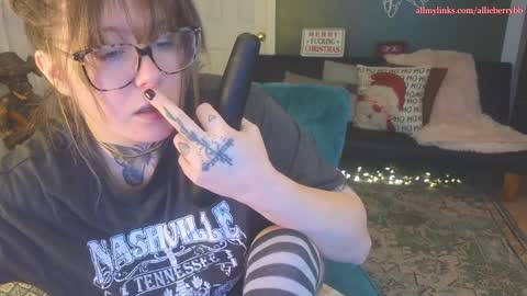 Snapshot of allieberrybb chatting on 12-17-24, 02:44 bb online show from 12-17-24, 02:44