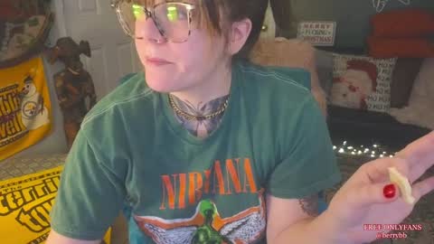 Snapshot of allieberrybb chatting on 12-23-24, 03:18 bb online show from 12-23-24, 03:18