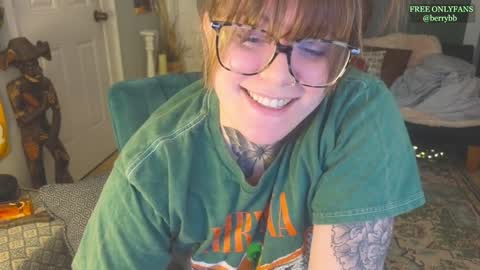 Snapshot of allieberrybb chatting on 12-26-24, 03:06 bb online show from 12-26-24, 03:06