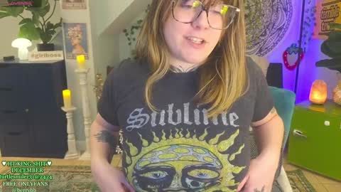 Snapshot of allieberrybb chatting on 12-31-24, 02:25 bb online show from 12-31-24, 02:25