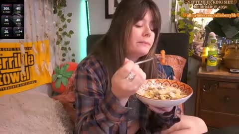 Snapshot of allieberrybb chatting on 09-11-25, 03:23 bb online show from 09-11-25, 03:23