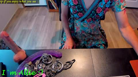 Snapshot of alliekat62 chatting on 12-15-24, 02:48 Allie online show from 12-15-24, 02:48