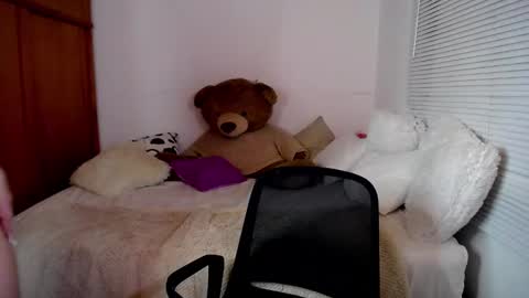 Snapshot of allierose_ chatting on 12-29-24, 03:44 Allie online show from 12-29-24, 03:44