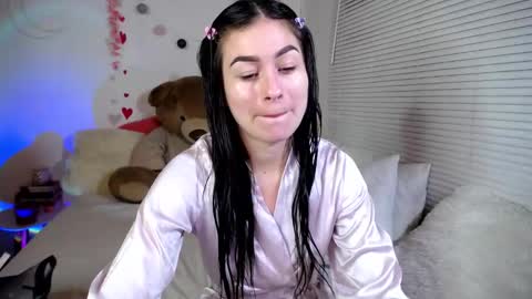 Snapshot of allierose_ chatting on 02-16-25, 10:10 Allie online show from 02-16-25, 10:10