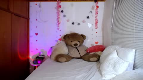 Snapshot of allierose_ chatting on 02-25-25, 10:18 Allie online show from 02-25-25, 10:18