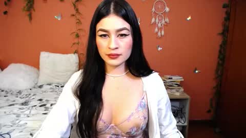 Snapshot of allierose_ chatting on 11-06-25, 04:41 Allie online show from 11-06-25, 04:41