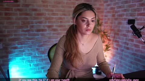 Snapshot of alliesynns chatting on 01-12-25, 06:49 Allie online show from 01-12-25, 06:49