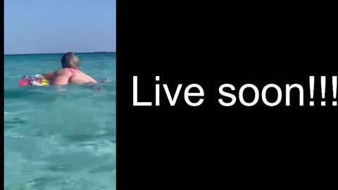 Snapshot of alliesynns chatting on 09-11-25, 04:45 Allie online show from 09-11-25, 04:45