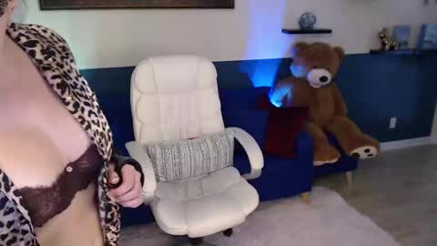 Alli online show from 09-30-25, 02:22