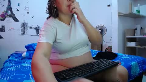 Snapshot of allisonbaby_ chatting on 05-04-26, 07:32 allison online show from 05-04-26, 07:32