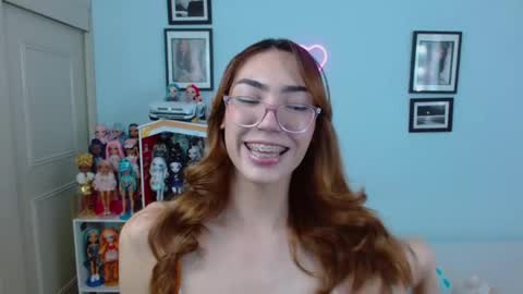 Snapshot of allisonblossom chatting on 03-06-25, 11:20 online show from 03-06-25, 11:20