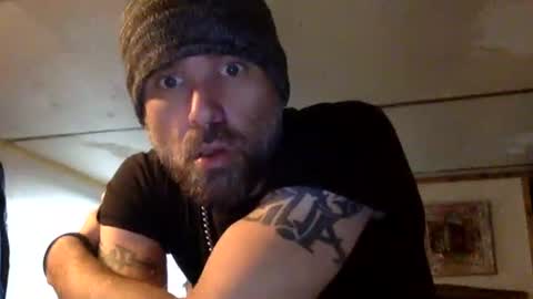 Snapshot of allitrunnin chatting on 11-28-25, 12:30 allitrunnin online show from 11-28-25, 12:30