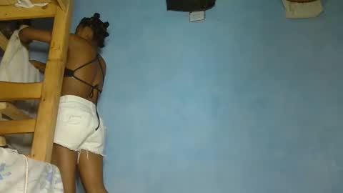 Snapshot of allizida01 chatting on 11-23-25, 02:28 allizida01 online show from 11-23-25, 02:28