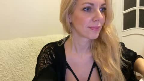 Snapshot of allmaybe chatting on 05-26-26, 06:37 Nika online show from 05-26-26, 06:37