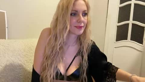 Snapshot of allmaybe chatting on 05-30-26, 05:10 Nika online show from 05-30-26, 05:10
