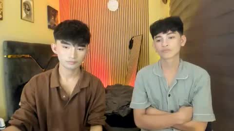 Snapshot of alluring_alpha chatting on 09-16-25, 01:23 kim and josh online show from 09-16-25, 01:23