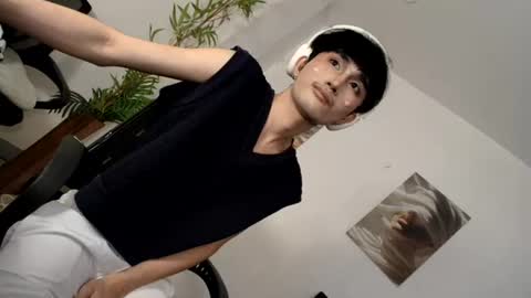 Snapshot of alluring_alpha chatting on 06-20-26, 12:25 kim and josh online show from 06-20-26, 12:25