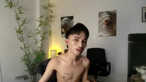 Snapshot of alluring_alpha chatting on 06-25-26, 08:08 kim and josh online show from 06-25-26, 08:08