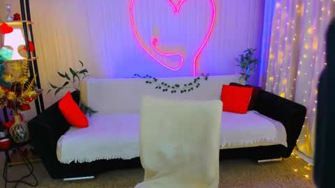 alluringeyess online show from 04-15-26, 07:58