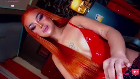 Snapshot of alluringnatalya chatting on 12-18-25, 08:09 Natalya Fox online show from 12-18-25, 08:09