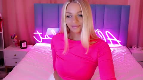 Snapshot of allwayshottt chatting on 12-22-24, 03:00 AlwaysHot online show from 12-22-24, 03:00