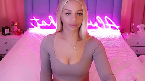 Snapshot of allwayshottt chatting on 01-27-25, 02:53 AlwaysHot online show from 01-27-25, 02:53