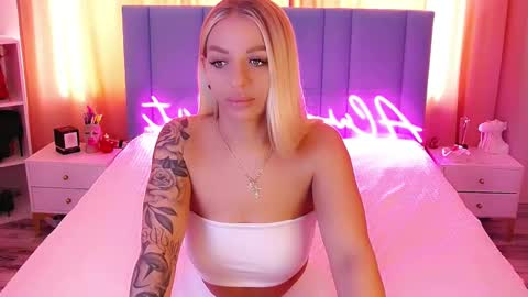 Snapshot of allwayshottt chatting on 03-06-25, 03:24 AlwaysHot online show from 03-06-25, 03:24