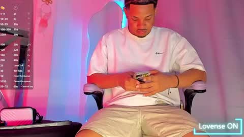 Snapshot of ally_royal chatting on 06-16-26, 01:14 ally_royal online show from 06-16-26, 01:14