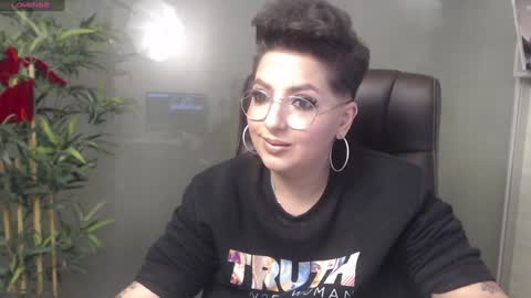 Snapshot of allyiah chatting on 12-16-24, 09:20 online show from 12-16-24, 09:20