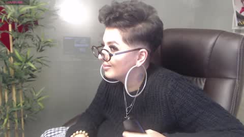 Snapshot of allyiah chatting on 12-19-24, 01:50 online show from 12-19-24, 01:50