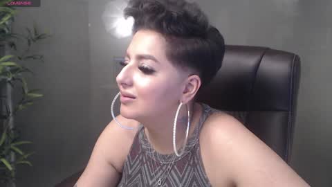 Snapshot of allyiah chatting on 12-22-24, 01:34 online show from 12-22-24, 01:34