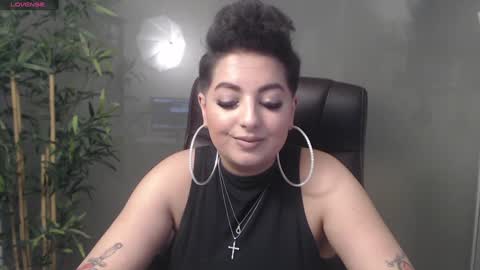 Snapshot of allyiah chatting on 12-22-24, 09:31 online show from 12-22-24, 09:31