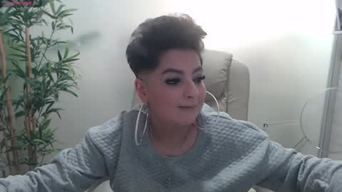 Snapshot of allyiah chatting on 12-25-24, 10:27 online show from 12-25-24, 10:27