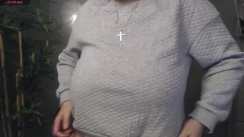 Snapshot of allyiah chatting on 12-26-24, 01:29 online show from 12-26-24, 01:29