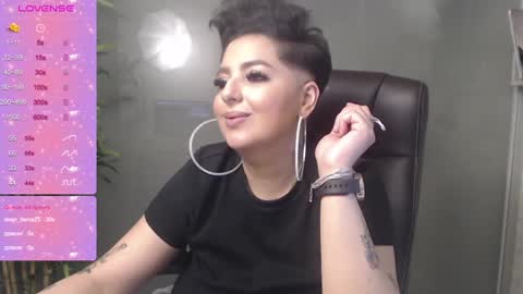 Snapshot of allyiah chatting on 12-28-24, 01:18 online show from 12-28-24, 01:18