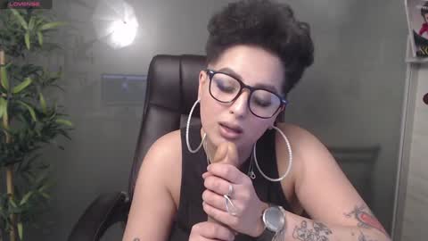 Snapshot of allyiah chatting on 01-03-25, 10:29 online show from 01-03-25, 10:29
