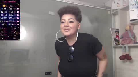 Snapshot of allyiah chatting on 01-04-25, 10:34 online show from 01-04-25, 10:34