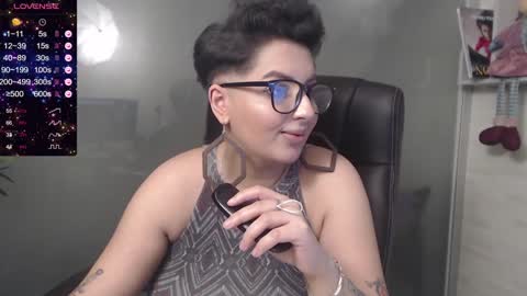 Snapshot of allyiah chatting on 01-06-25, 02:15 online show from 01-06-25, 02:15