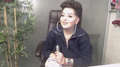Snapshot of allyiah chatting on 01-07-25, 09:35 online show from 01-07-25, 09:35