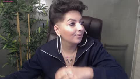 Snapshot of allyiah chatting on 01-08-25, 12:38 online show from 01-08-25, 12:38