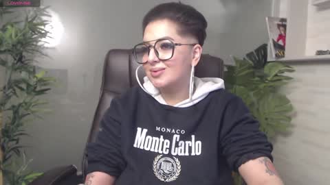 Snapshot of allyiah chatting on 01-12-25, 01:32 online show from 01-12-25, 01:32